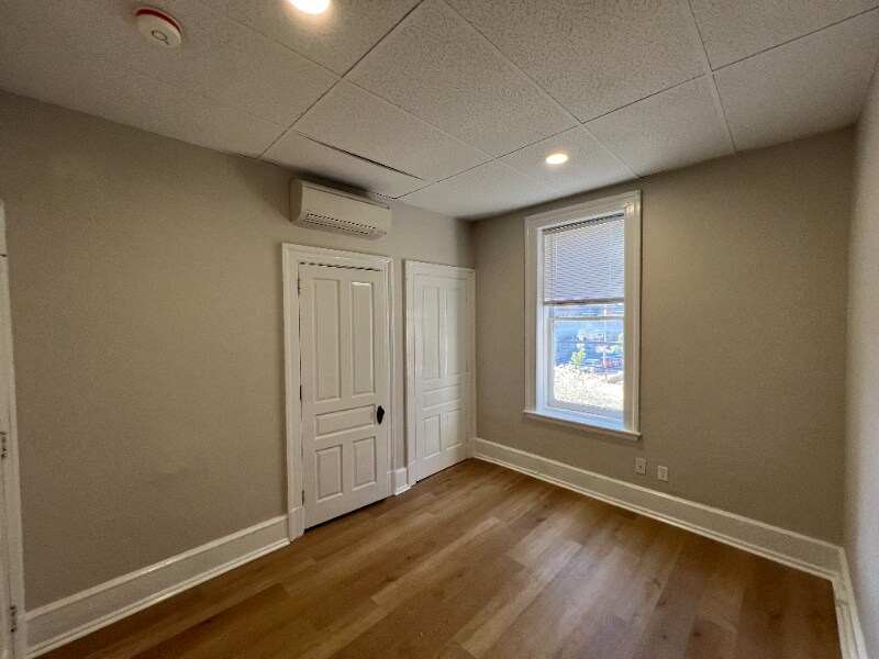 Building Photo - 125 N George St