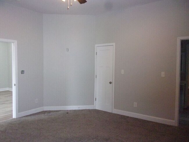 Building Photo - Beautifully Renovated 2 Bedroom 1 Bath Home - Minutes to Downtown Rock Hill