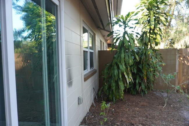 Building Photo - Andelijno Duplex Home