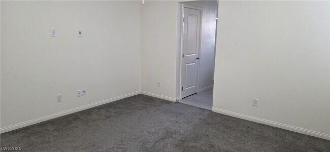 Building Photo - 427 Larksong Ave