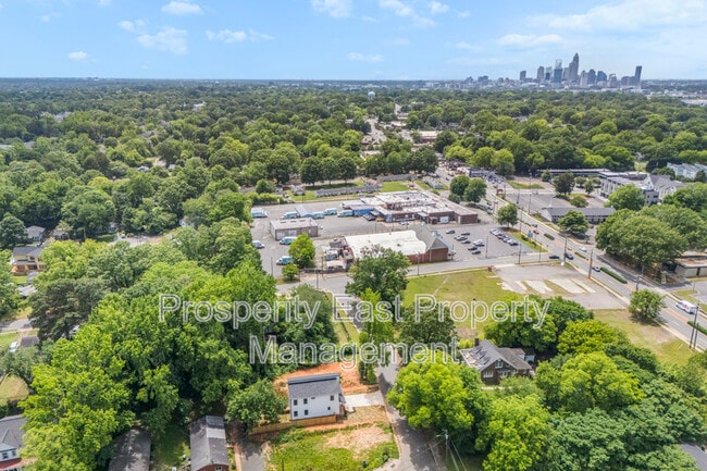 Building Photo - 3420 Tappan Pl