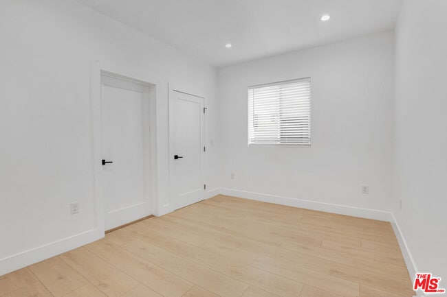 Building Photo - 438 E 28th St