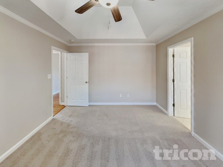 Building Photo - 1090 Pinehurst Dr
