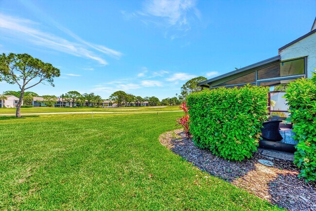 Building Photo - Welcome to your Heatherwood Heaven