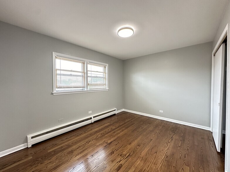 Building Photo - 5837 W Addison St