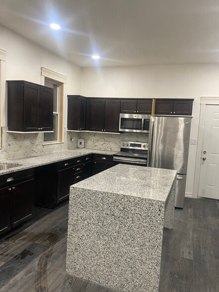 Building Photo - 3478 Ludden St