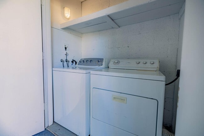 Building Photo - 1650 N 87th Terrace