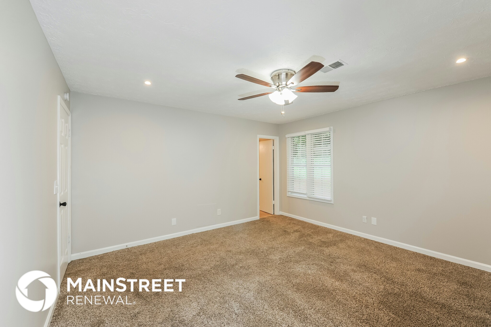 Building Photo - 129 Riverchase Dr