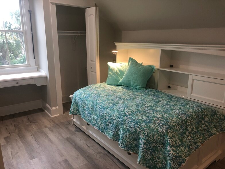 Building Photo - 1004 Breedon Ct