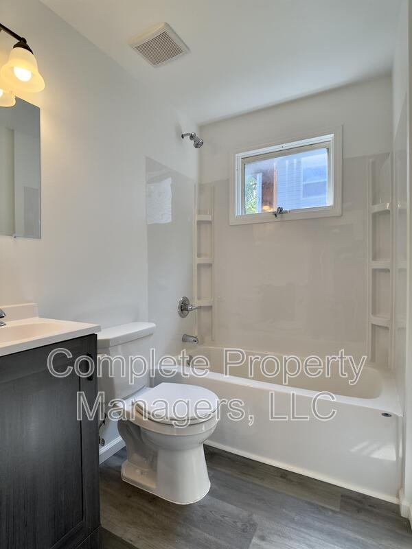 Building Photo - 247 E Fremont St