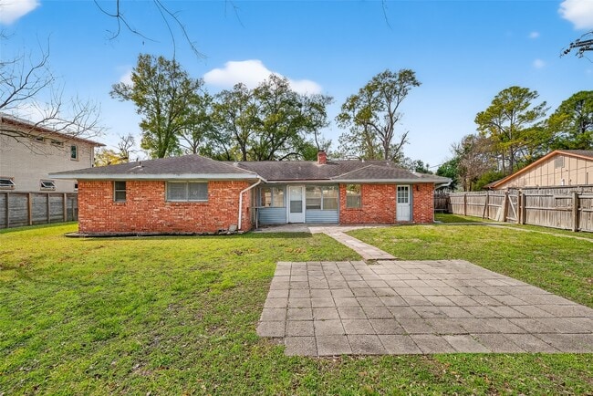 Building Photo - 2319 Blue Willow Dr