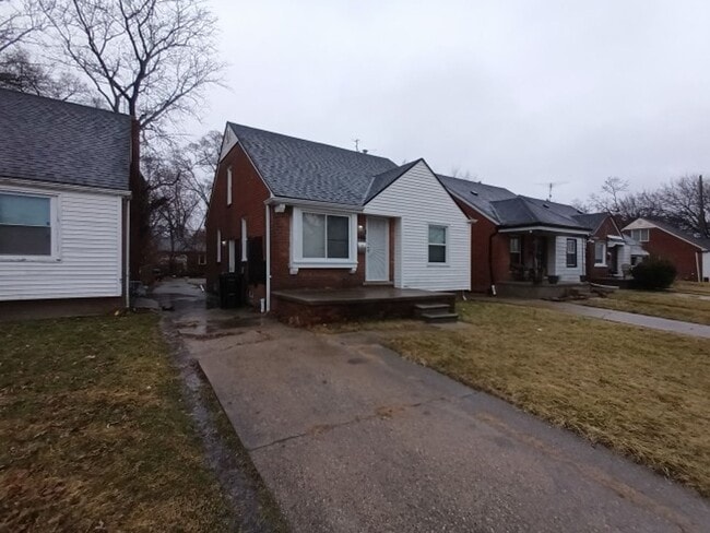 Building Photo - 3 bed/1 bath bungalow - Now Available!