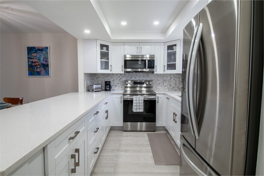 Building Photo - 5 High Point Cir W