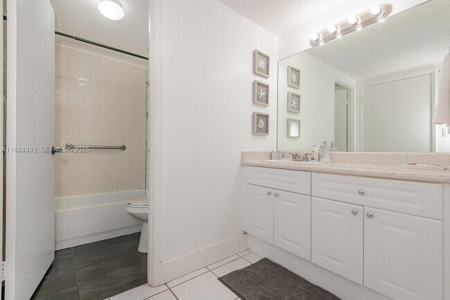 Building Photo - 2301 Collins Ave