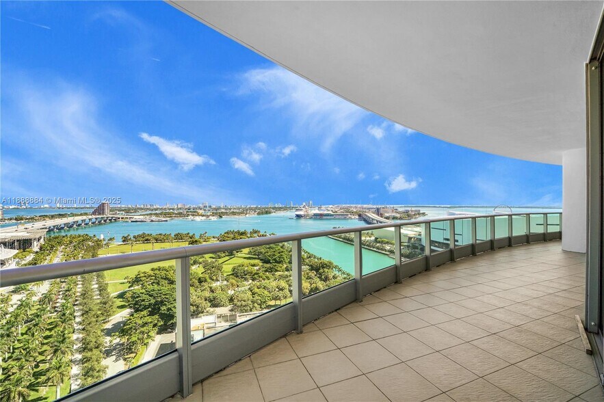Primary Photo - 900 Biscayne Blvd