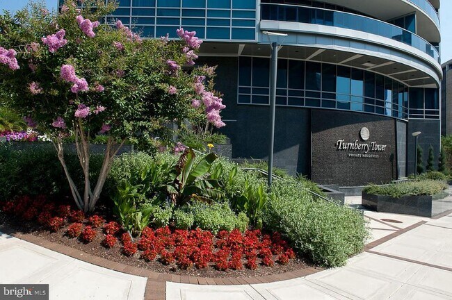 Building Photo - 1881 N Nash St