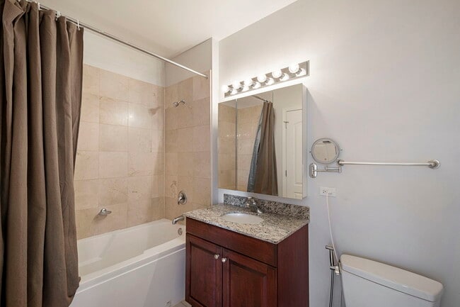 Building Photo - 420 E Waterside Dr