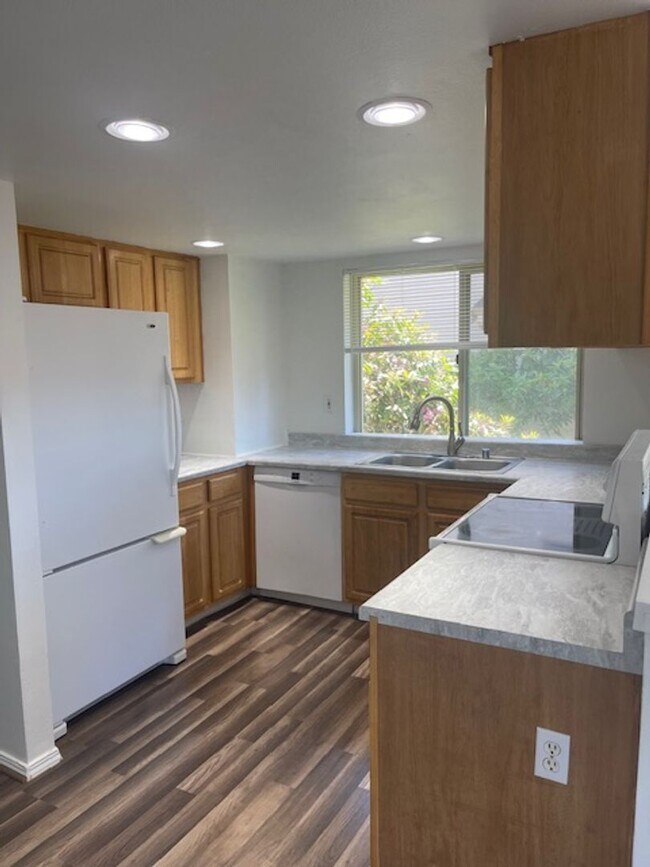 Building Photo - 3 Bed, 2 1/2 Bath Apartment w/garage in duplex in Auburn, WA, $2,750/mo.