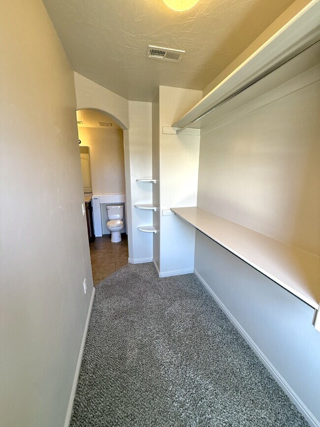 Building Photo - Fossil Hills Townhomes 3 Bed 2.5 Bath