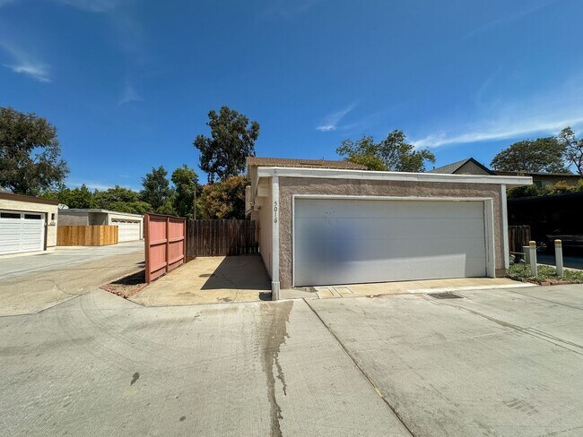 Building Photo - Updated 4 Bedroom, 2 Bath Villa Portofino ...