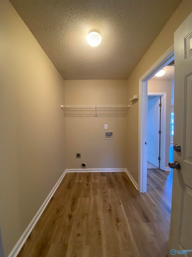 Building Photo - 208 Glen Meadows Ln