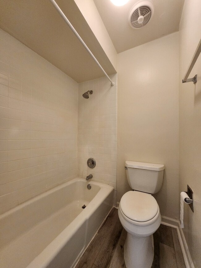 Building Photo - 710 Concord Ln