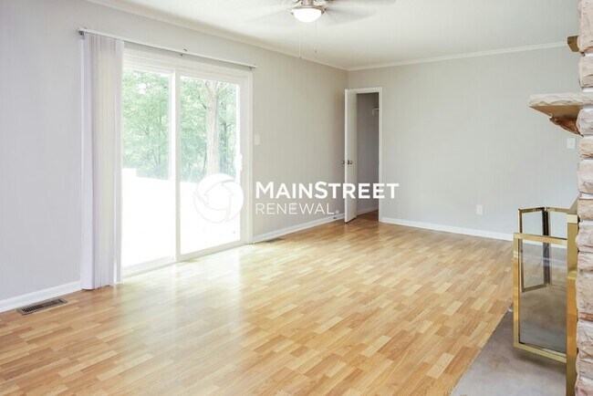 Building Photo - 3 Bedroom Pet-Friendly Home in FULTONDALE, AL with Main Street Renewal