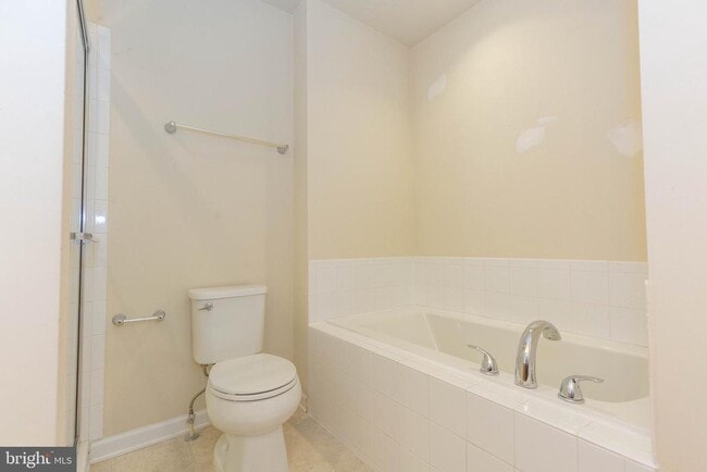 Building Photo - 440 Rumbling Rock Rd