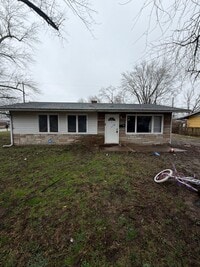 Building Photo - 2 E Adams Dr