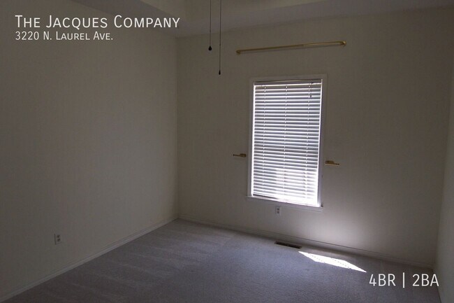 Building Photo - 3220 N Laurel Ave
