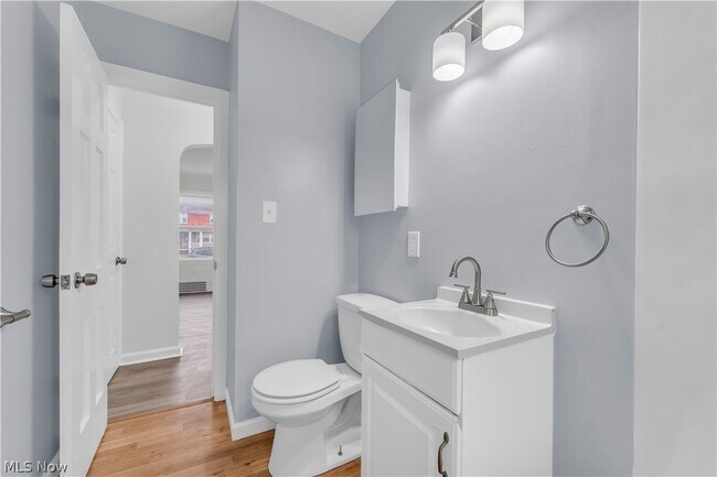 Building Photo - 1511 E 196th St