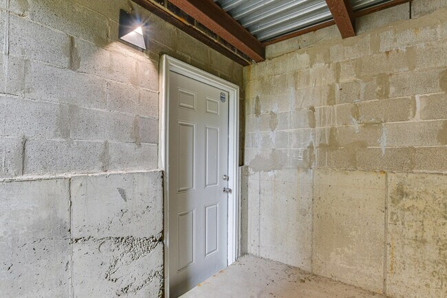 Building Photo - 3975 S Ellis Ave