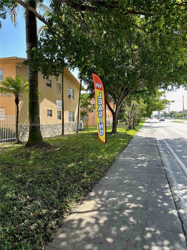 Building Photo - 1511 NE 8th St