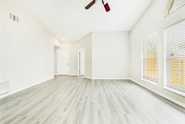Building Photo - 5148 Coddington St