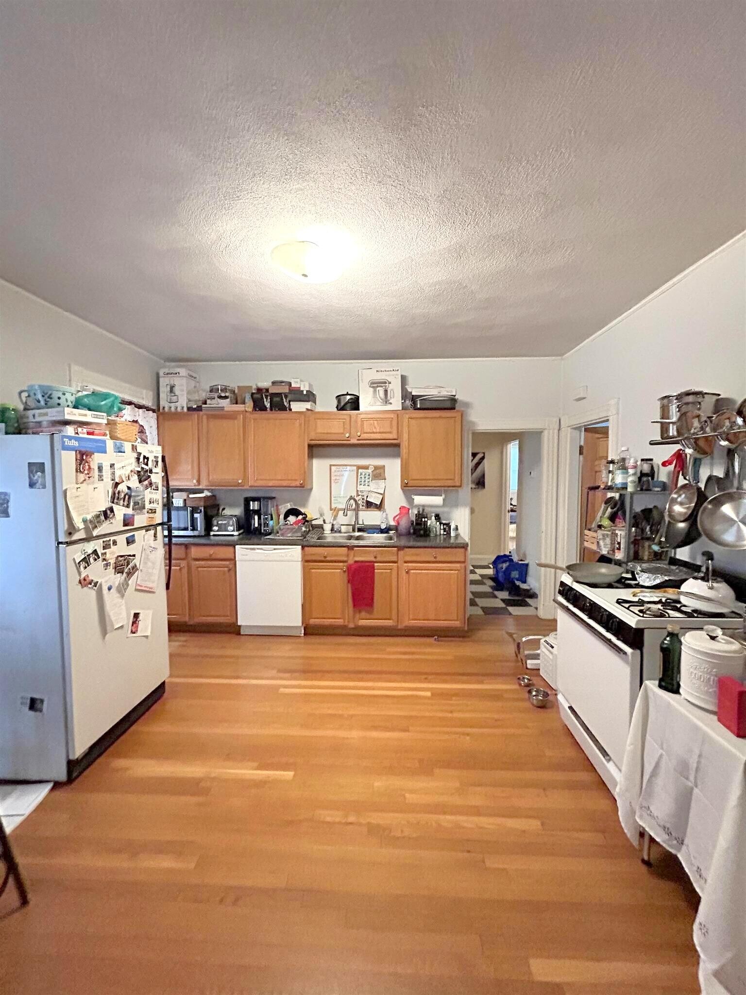 Building Photo - 578 Main St