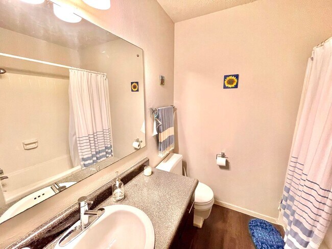 Building Photo - One Bedroom unit in Fourplex with Yard for...