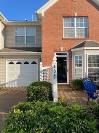 Building Photo - Charming 2 Bed Townhouse with 2.5 Baths in...