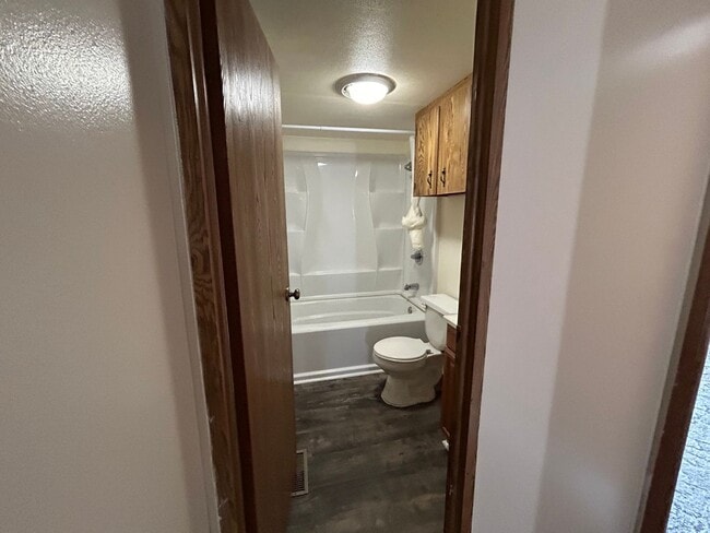 Building Photo - 3 Bed 2 Bath Mobile Home W/ Many Amenities...