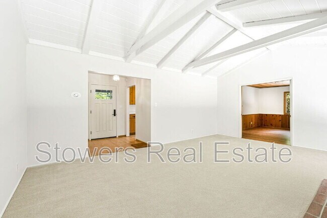 Building Photo - 10 Corte Del Rey