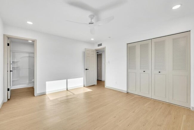 Building Photo - Completely Remodeled 6 bedroom/4 bath Home with New Pool