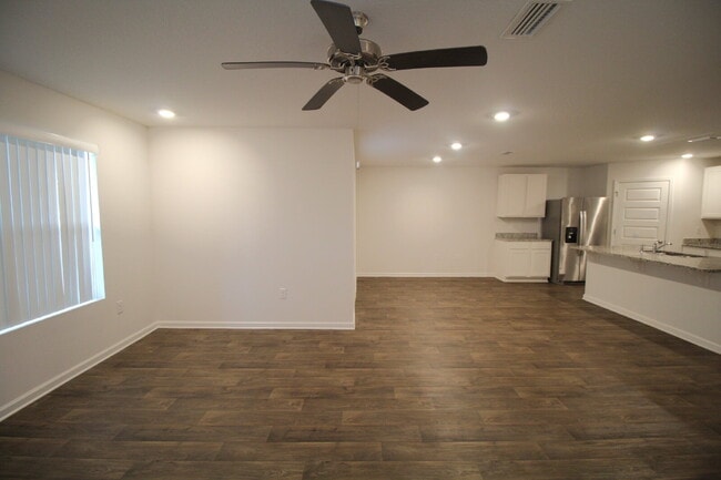 Building Photo - 4-Bedroom Rental in Lakeshore Preserve – Open Floor Plan, Screened Patio, and 2-Car Garage