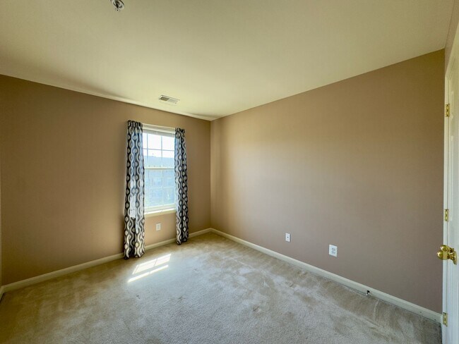 Building Photo - Charming and Stylish Living in a 3Bed/3Bat...