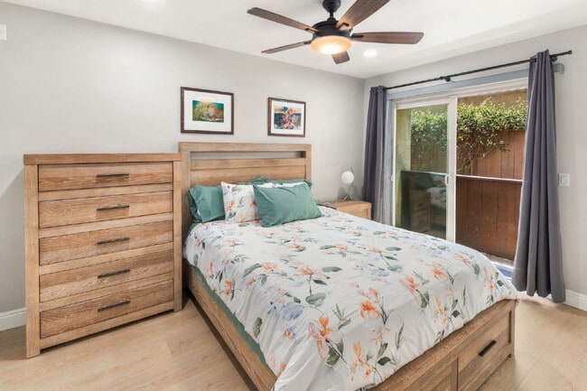 Building Photo - Your Furnished Coastal Escape Awaits!