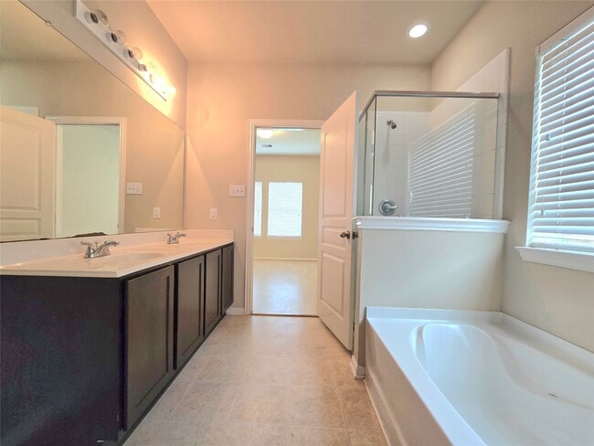 Building Photo - 18319 Tuscana Shores Dr