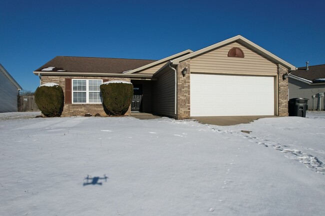 Building Photo - Three Bedroom Single Family Home