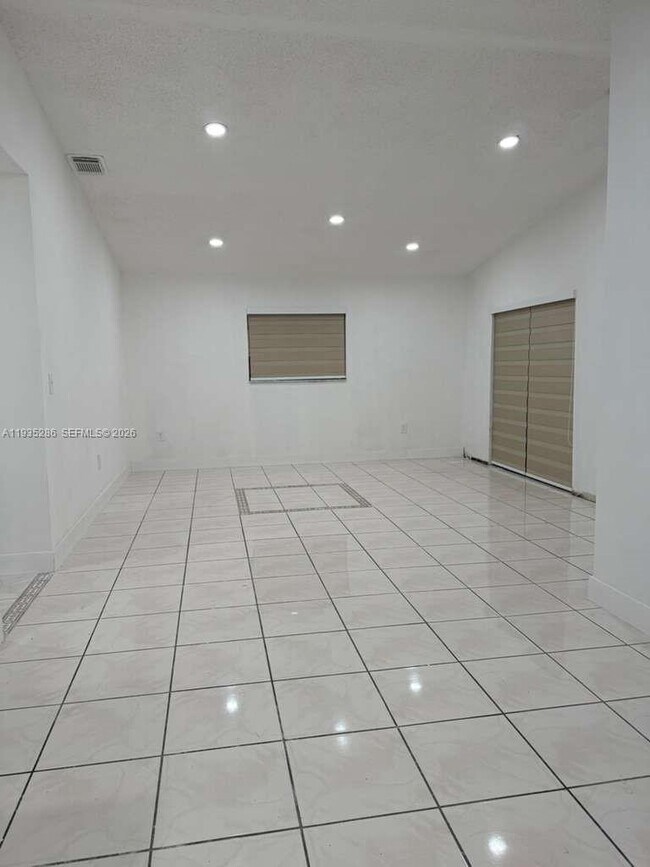 Building Photo - 19415 NW 33rd Ct