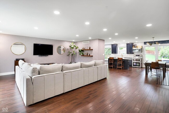 Building Photo - 11626 Forest Dr