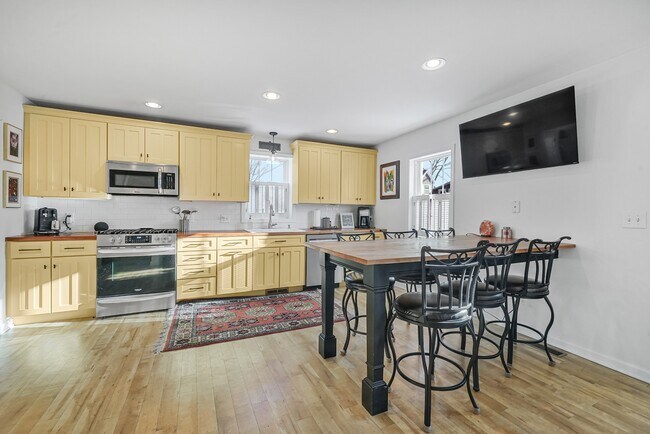 Building Photo - 814 Locust St