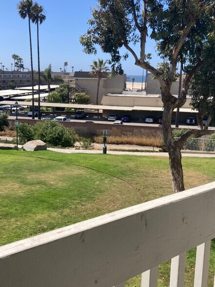 Building Photo - 259 S Ventura Rd