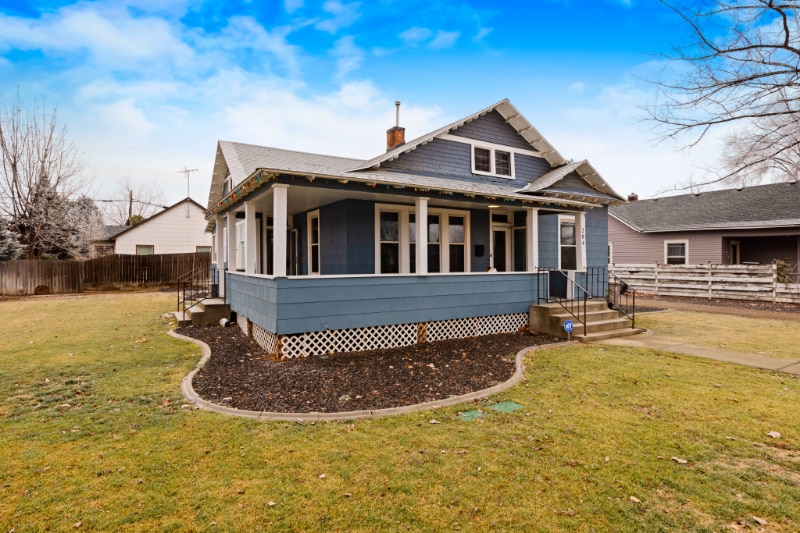 Building Photo - 204 18th Ave S